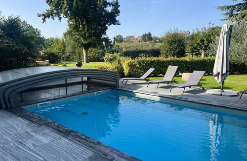 Verneuil Villa | Large charming cottage in Champagne with heated pool