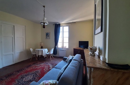 Cordes-sur-Ciel Apartment | Large charming studio