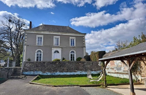 Chambellay House | Large, charming riverside gîte.
