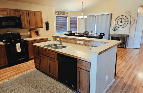 Cheyenne House | Large Cheyenne Home ~ Perfect for Families, Crew members, & Entertainment