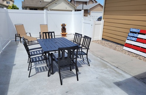 Cheyenne House | Large Cheyenne Home ~ Perfect for Families, Crew members, & Entertainment