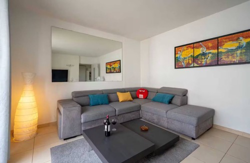 Antigone Apartment | Large city center apartment