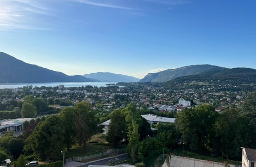Aix-les-Bains Apartment | Large "classic" apartment, breathtaking view. Tennis court and swimming pool nearby.