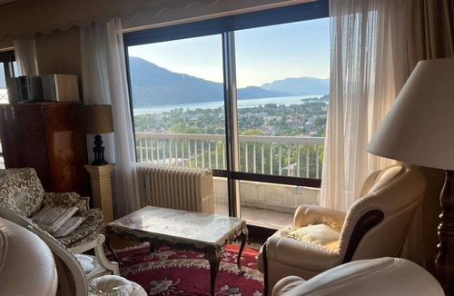 Aix-les-Bains Apartment | Large "classic" apartment, breathtaking view. Tennis court and swimming pool nearby.
