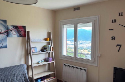 Font-Romeu-Odeillo-Via Apartment | Large cosy 3 bedroom apartment Font-Romeu Hyper Centre with view and balcony