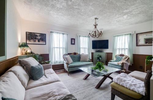 Brunswick House | Large Colonial 20 Min from Beach