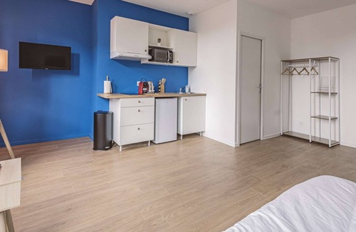 Chalons-en-Champagne Apartment | Large, comfortable studio 15 minutes' walk from the Cathedral