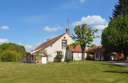 Varennes-Changy House | Large, comfortable gîte for families or groups - Nature & calm 1 hour from Paris