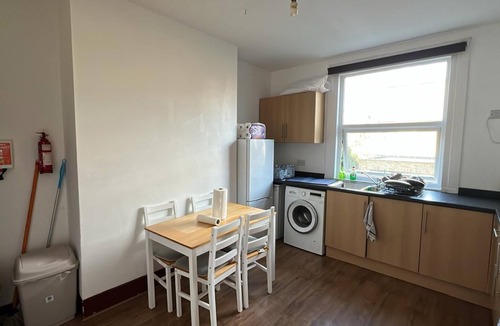 Crofton Park House | Large Comfy House Easy Access to Central London