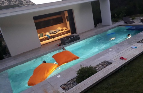 Vingrau Villa | Large contemporary villa with swimming pool