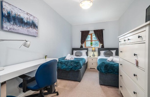 Knowle Sands Apartment | Large Contractor House & Private Parking by ComfyWorkers