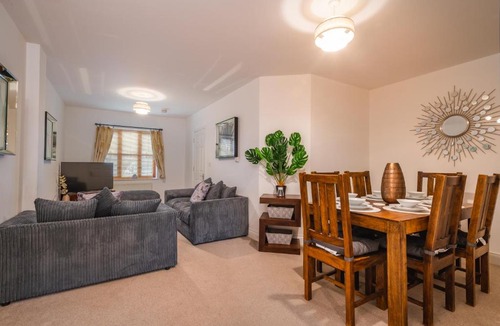 Knowle Sands Apartment | Large Contractor House & Private Parking by ComfyWorkers