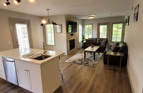 Oro-Medonte House | Large Corner Townhome @Carriage!