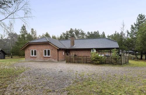 Sønderstrand House | Large Cottage In Peaceful Beautiful Nature