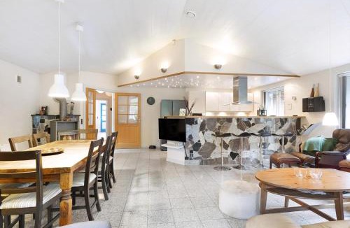 Sønderstrand House | Large Cottage In Peaceful Beautiful Nature
