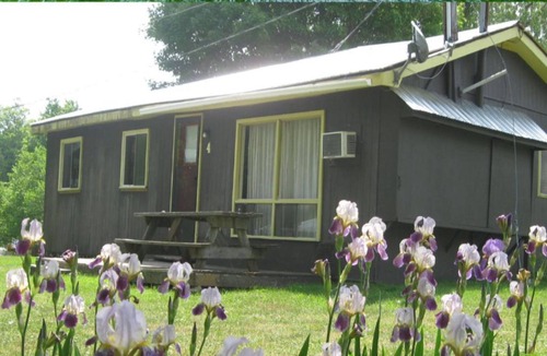 Frontenac Cabin | Large Cottage nnFamily Fun Lakehouse: 4 Beds/Bunks, Sleeps 8, AC, Water Access