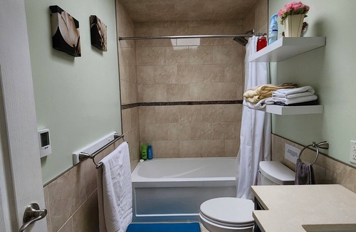 Port Franks Cottage | Large Cottage Port Franks - Jacuzzi, beautiful beach, large Patio