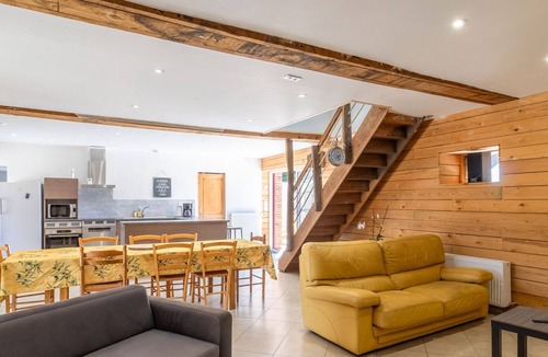 Marans Cottage | Large country house with pool and air conditioning