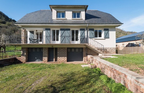 Marcillac-Vallon House | Large country gite