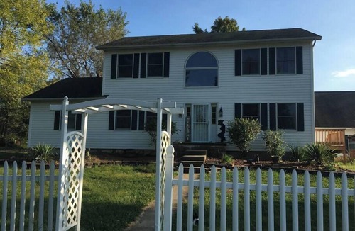 Stanford House | Large Country Home Pool and hot tub