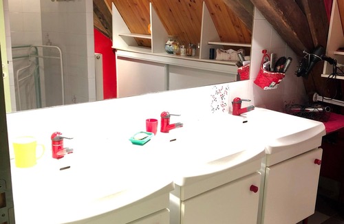 Nyoiseau House | Large country house