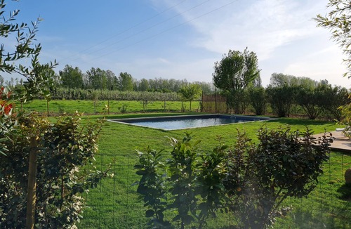Orange House | Large country house with swimming pool