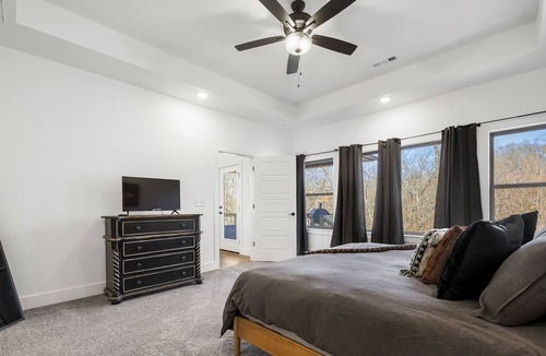 Bella Vista House | Large Covered Deck + Fireplace + Bike Station