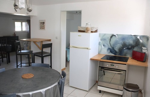 Le Petit-Quevilly Apartment | Large cozy and quiet apartment with courtyard. (100m2)