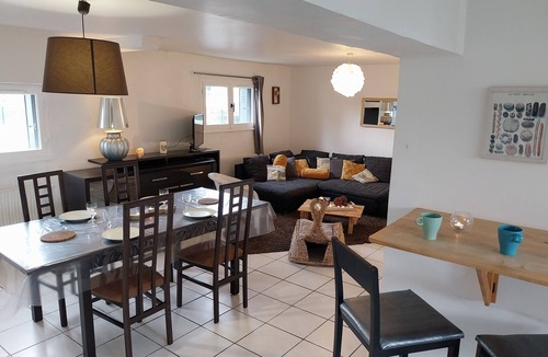 Le Petit-Quevilly Apartment | Large cozy and quiet apartment with courtyard. (100m2)