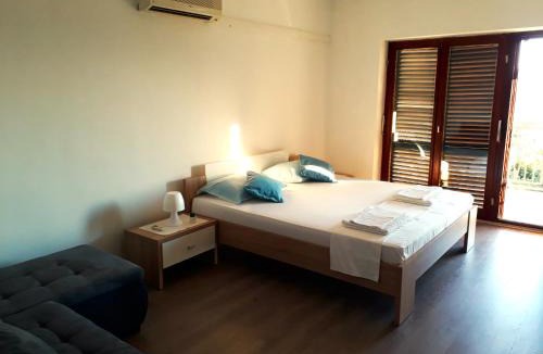 Novi Vinodolski Apartment | Large Cozy At Beach