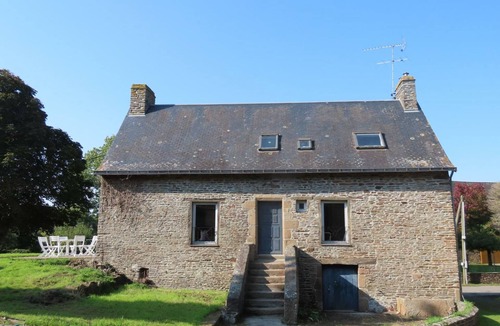 Boucey Cottage | Large cozy house, internet access, pets allowed