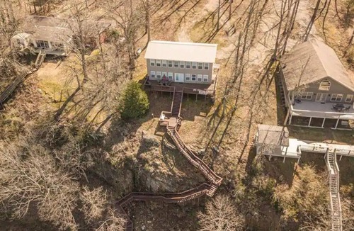 Doniphan House | Large Current River Getaway in Doniphan, MO! Hot Tub!