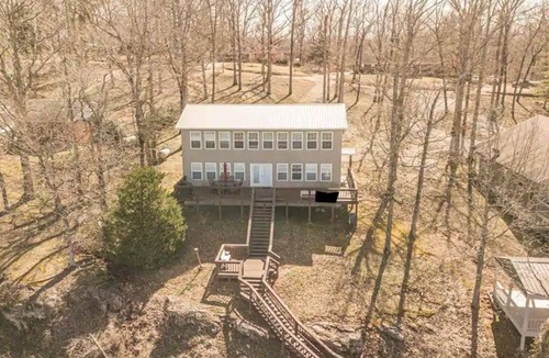 Doniphan House | Large Current River Getaway in Doniphan, MO! Hot Tub!