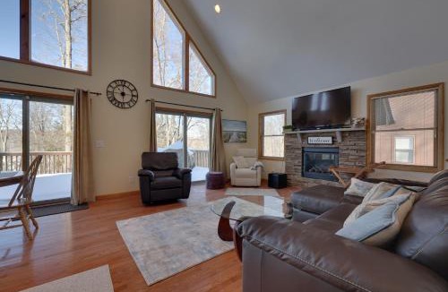 Lake Ariel House | Large Deck + Resort Amenities: Lake Ariel Retreat