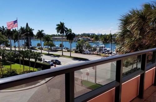 Mid Beach Apartment | Large Deluxe Corner Apartment for Large Groups - 521