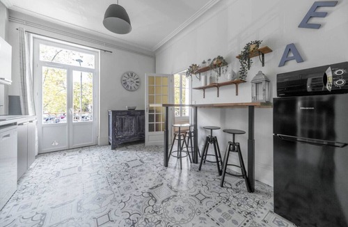 Champ-Capelet Apartment | Large designer apartment, free parking