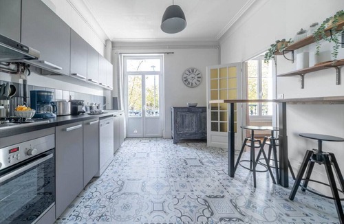 Champ-Capelet Apartment | Large designer apartment, free parking