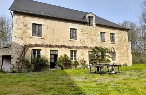 La Mothe-Saint-Heray House | Large detached house with 16th-century mill