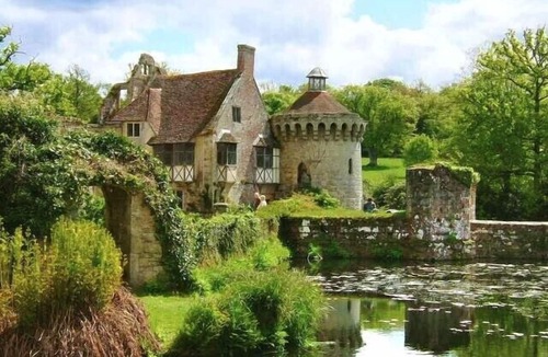 Maidstone House | Large detached 4 bedroom Barn Conversion