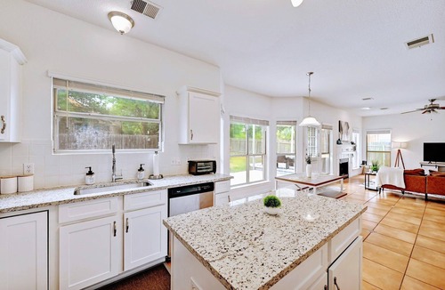 Wells Branch House | Large Dog Friendly House w/Fenced yard! Sleeps 14