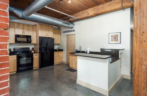 Downtown West Apartment | Large Downtown Renovated Loft