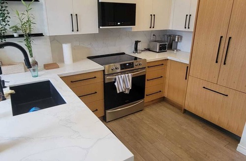 Downtown Toronto Apartment | Large downtown Toronto townhouse. Perfect for large groups and families!
