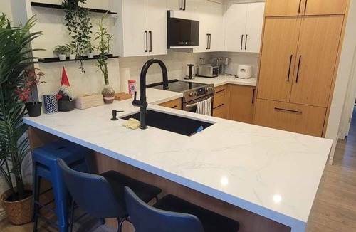 Downtown Toronto Apartment | Large downtown Toronto townhouse. Perfect for large groups and families!