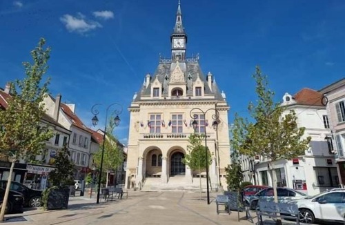 La Ferte-sous-Jouarre Apartment | Large duplex 106 La Ferté-sous-Jouarre