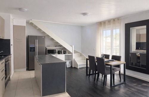 Champs-sur-Marne Apartment | Large duplex for 8 guests, 2 bathrooms, near Disneyland & Paris