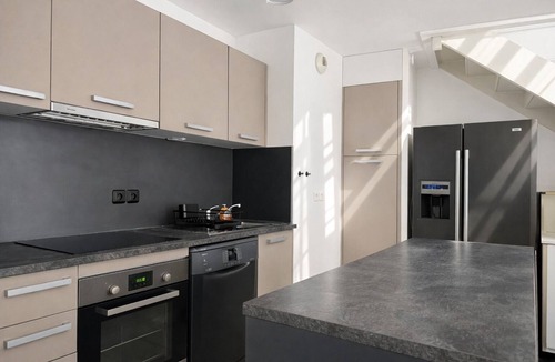 Champs-sur-Marne Apartment | Large duplex for 8 guests, 2 bathrooms, near Disneyland & Paris