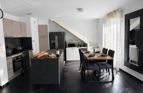 Champs-sur-Marne Apartment | Large duplex for 8 guests, 2 bathrooms, near Disneyland & Paris