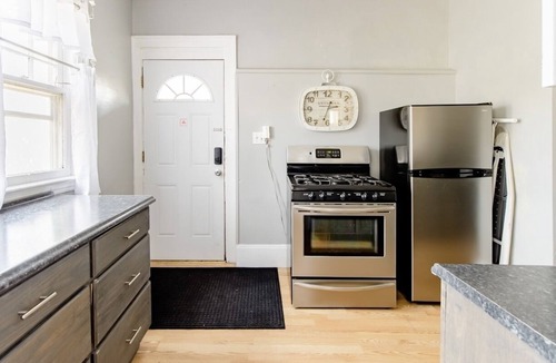 Cleveland House | Large duplex king size bed and two queen size