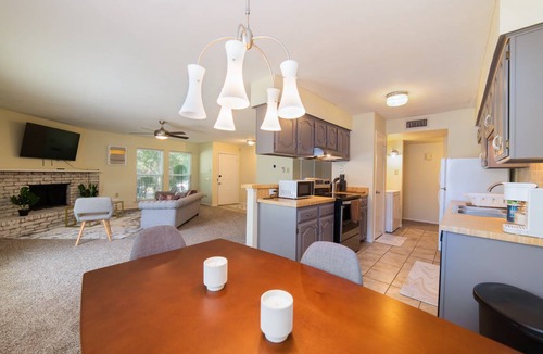 Lancaster House | Large, easy access single story 3 bed home, 15mins downtown Dallas