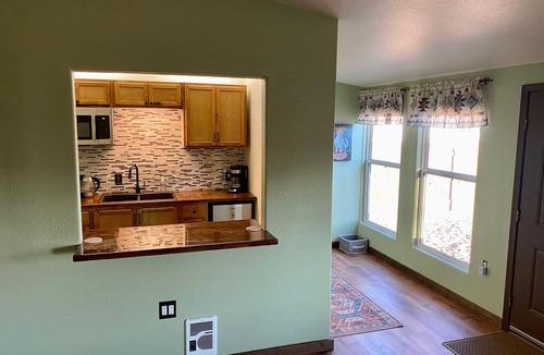 Moriarty Apartment | Large Efficiency Apartment w/Kitchenette, Laundry & Screened Porch